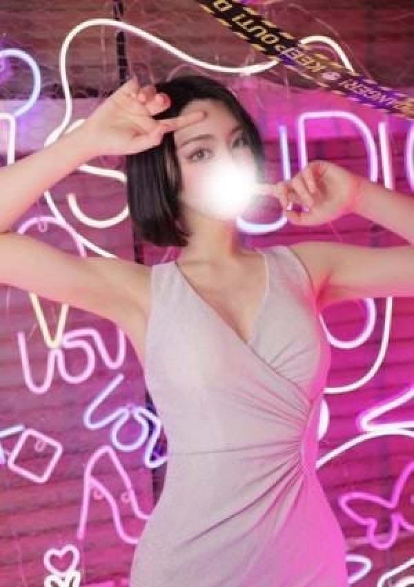 ドラキュラクイーン、れいら