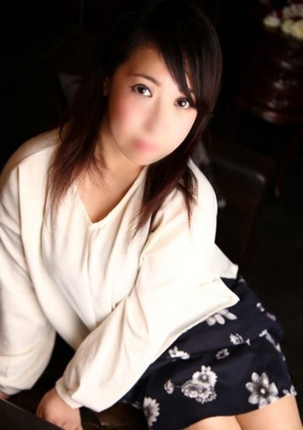まりえ、ご奉仕美人妻 1
