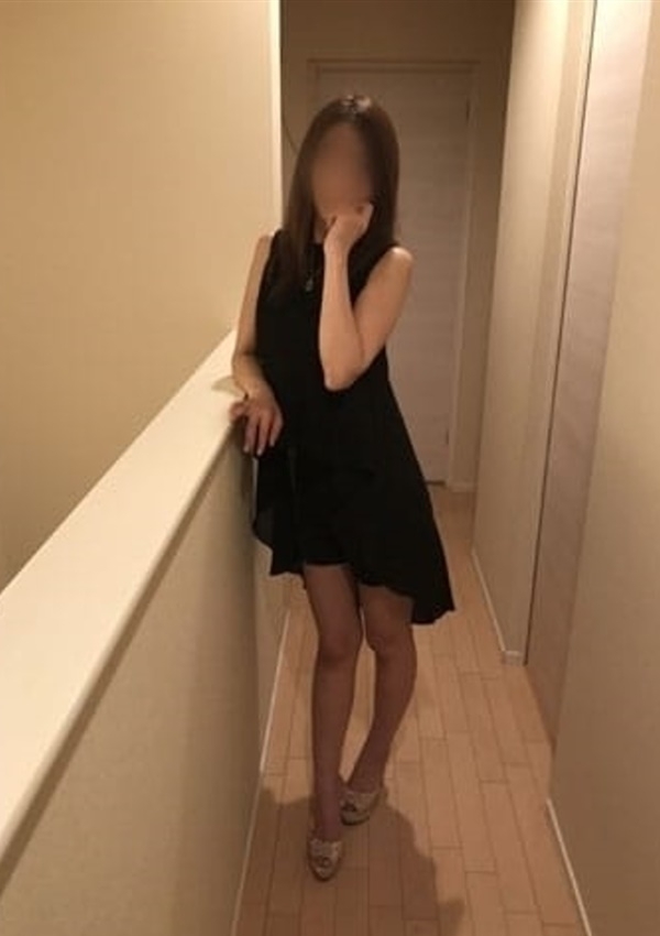 あいな、即尺即プレイ 肉食淫乱妻 1