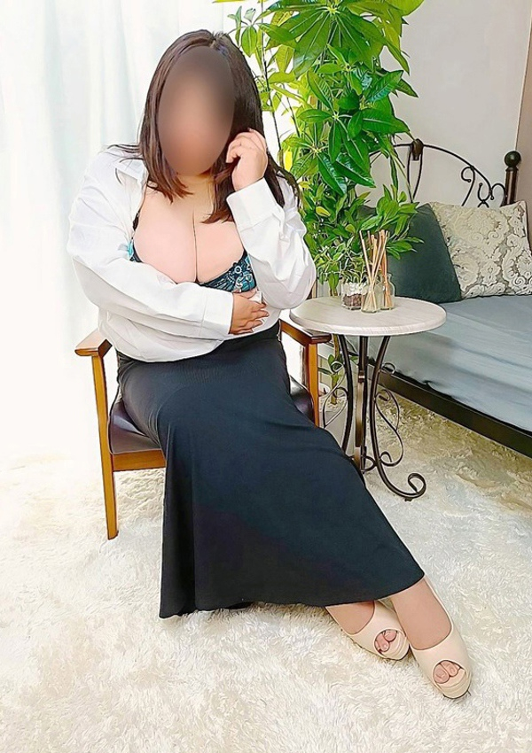 ゆうき、人妻熟女の秘密の関係伊勢崎店 2