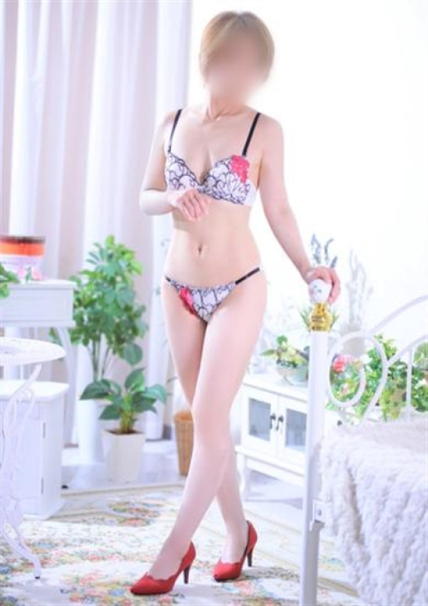 体験なつき、24時間!!美女痴女Kiaro 9