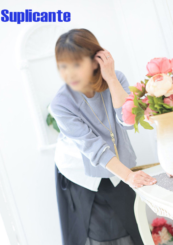 アキコ、スプリカンテ(哀らしい熟女たち) 1