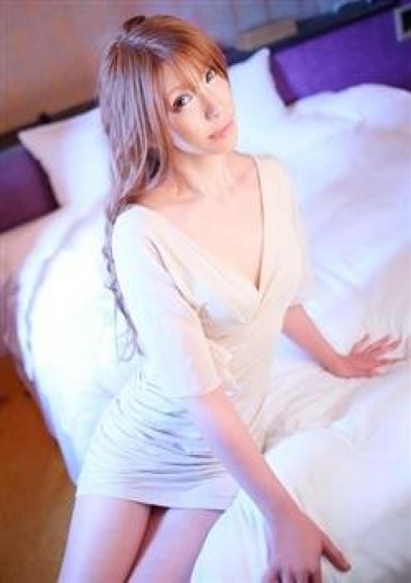 もえ、出会って5秒でしゃぶりつく!若妻ギンギン物語 3