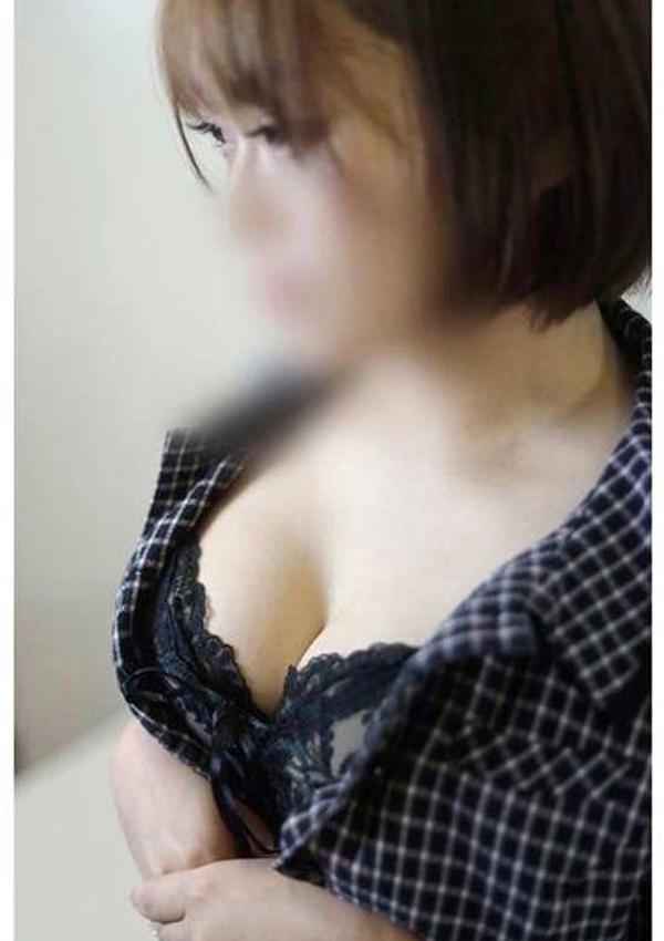 浅丘みなみ、淫乱OL派遣商社 斉藤商事 1